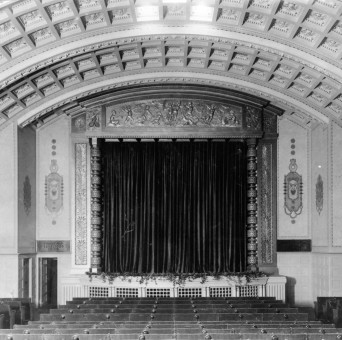 Luxor Live Arnhem verhuur grote zaal podium oud